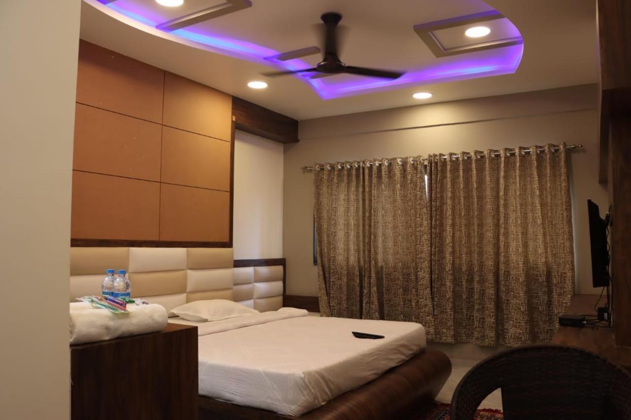 Pawan Executive Tuljapur ภายนอก รูปภาพ