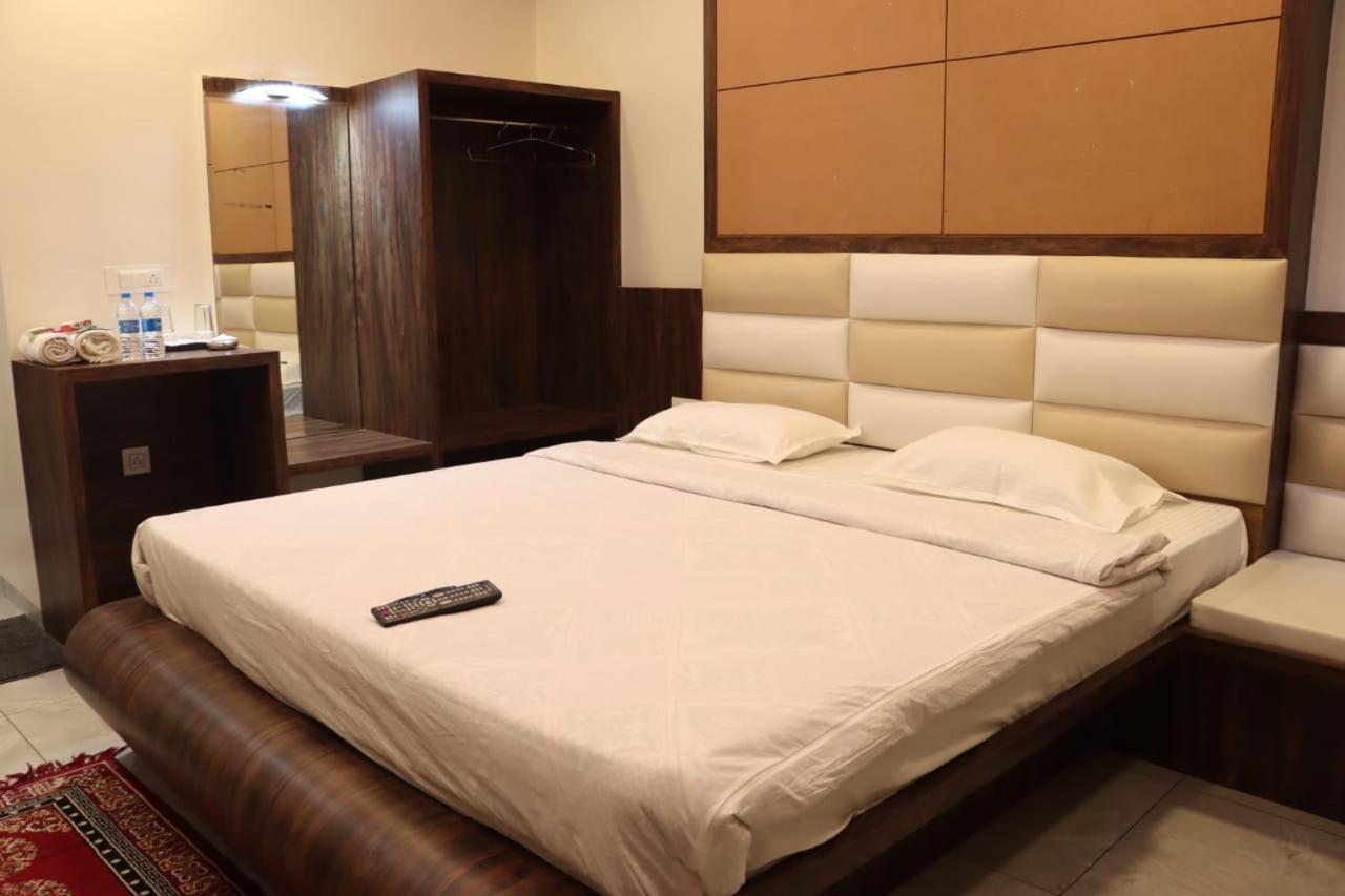 Pawan Executive Tuljapur ภายนอก รูปภาพ