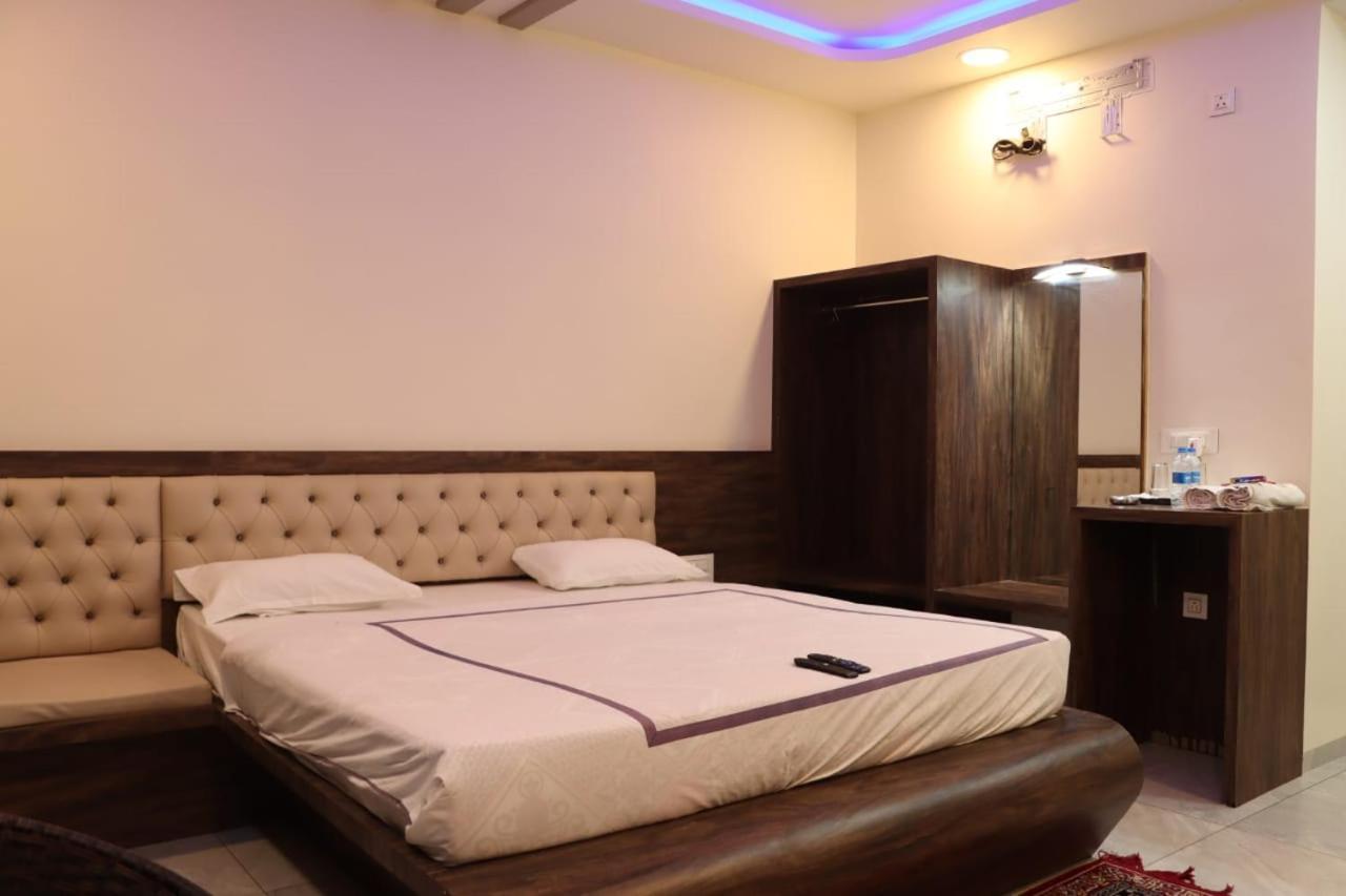 Pawan Executive Tuljapur ภายนอก รูปภาพ