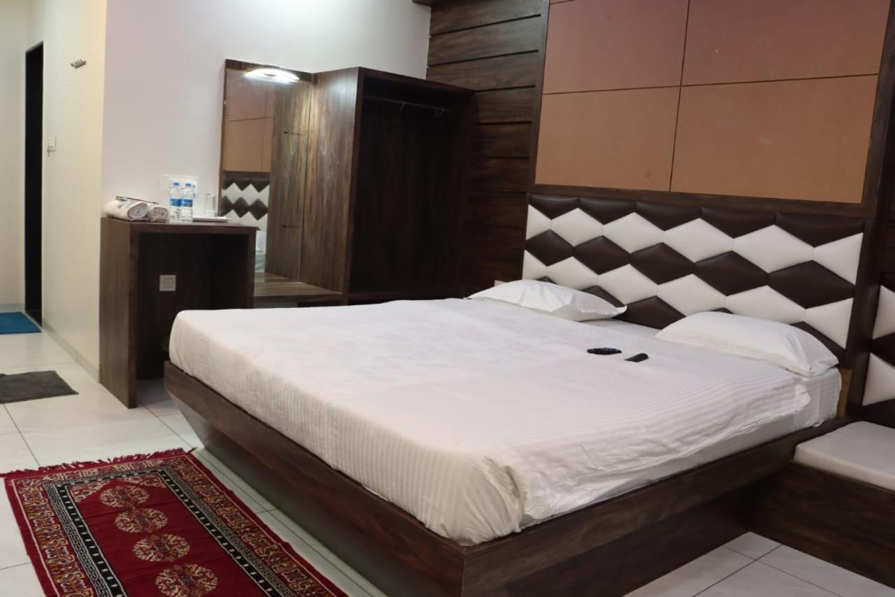 Pawan Executive Tuljapur ภายนอก รูปภาพ