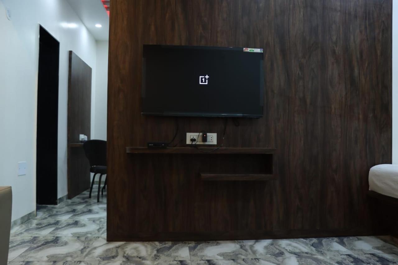 Pawan Executive Tuljapur ภายนอก รูปภาพ