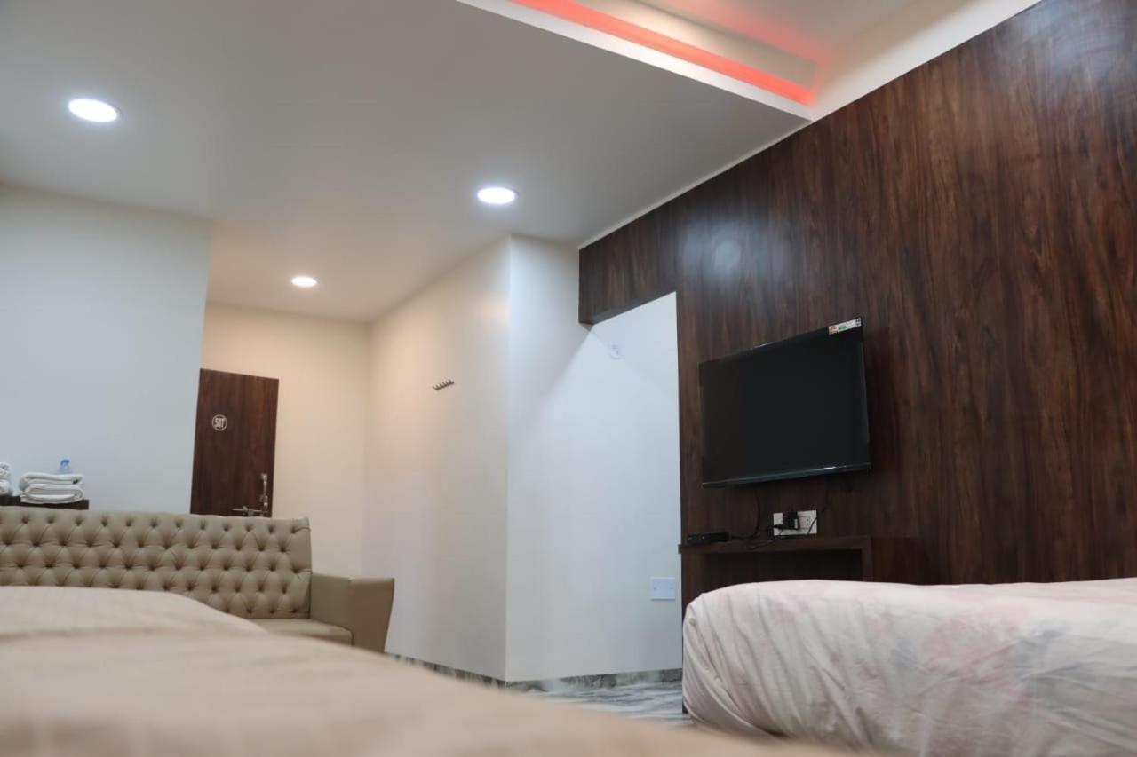 Pawan Executive Tuljapur ภายนอก รูปภาพ