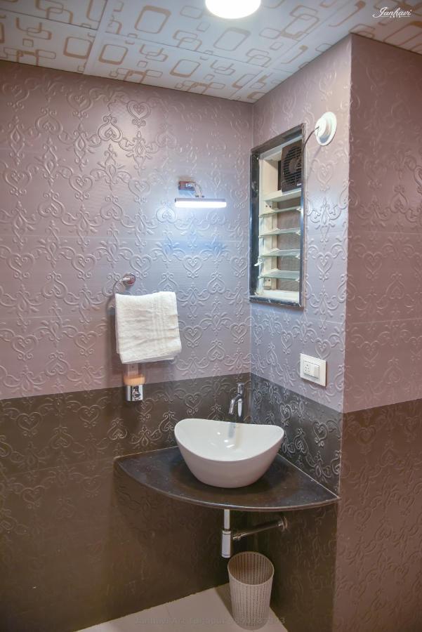 Pawan Executive Tuljapur ภายนอก รูปภาพ