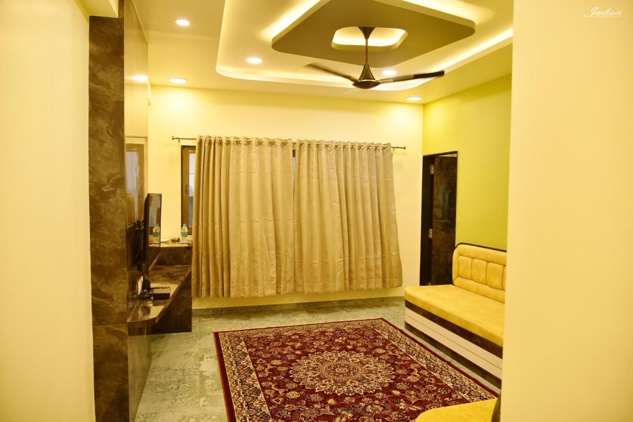 Pawan Executive Tuljapur ภายนอก รูปภาพ